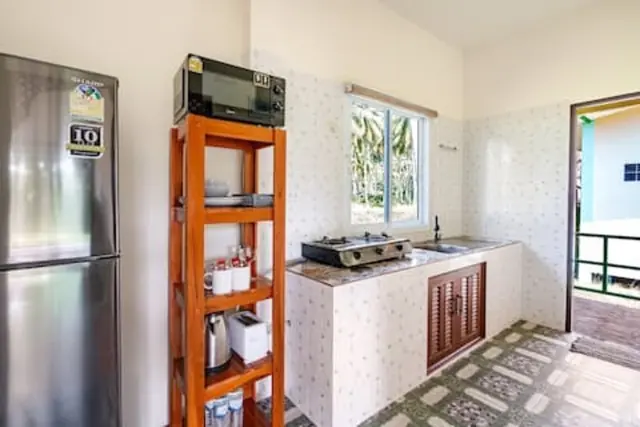 Fridge, microwave and pantry shelf, Green Heaven Bungalows, Ang Thong, Koh Samui
