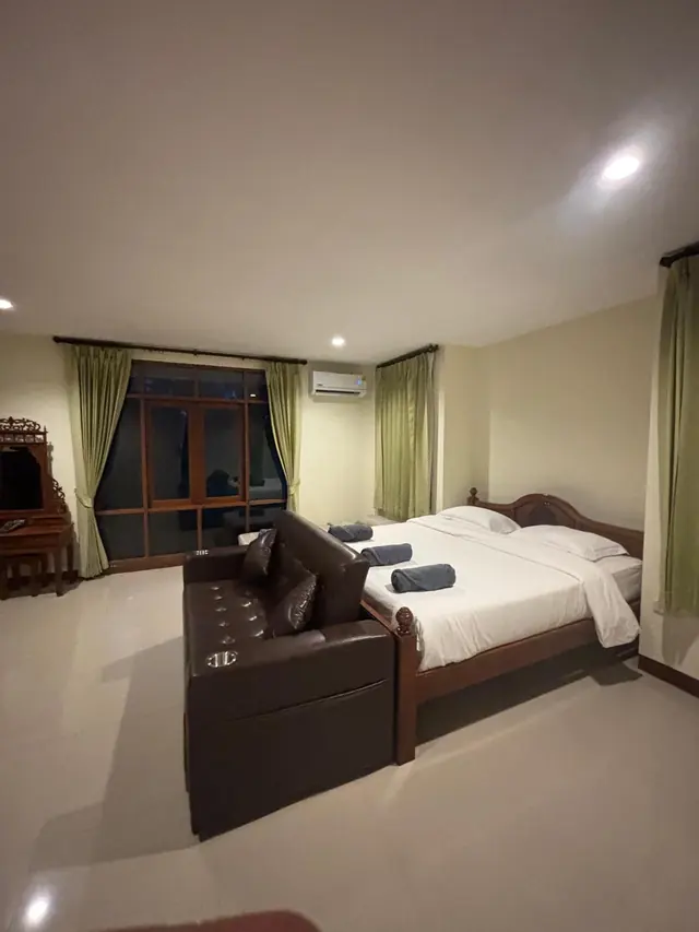 Sleeping area with king-size bed and sofa, Green Heaven Bungalows, Ang Thong, Koh Samui