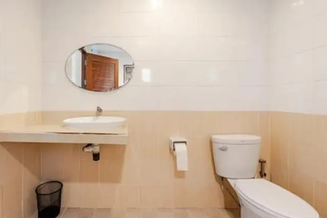 Private bathroom with shower and hot water, Green Heaven Bungalows, Ang Thong, Koh Samui